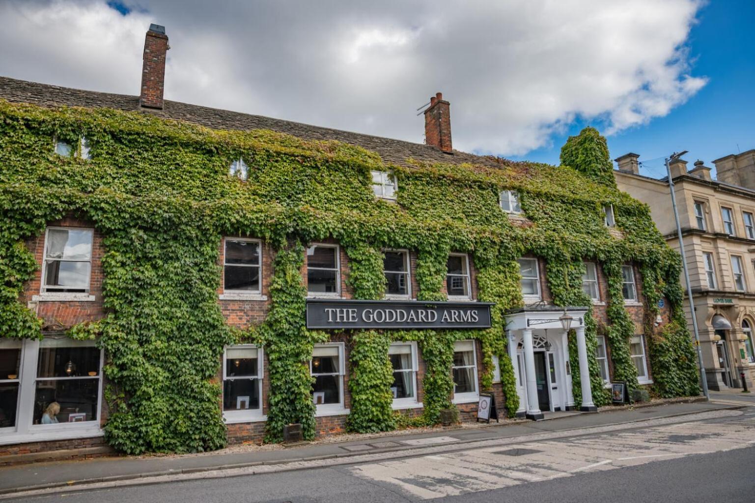 The Goddard Arms Hotel Swindon Buitenkant foto