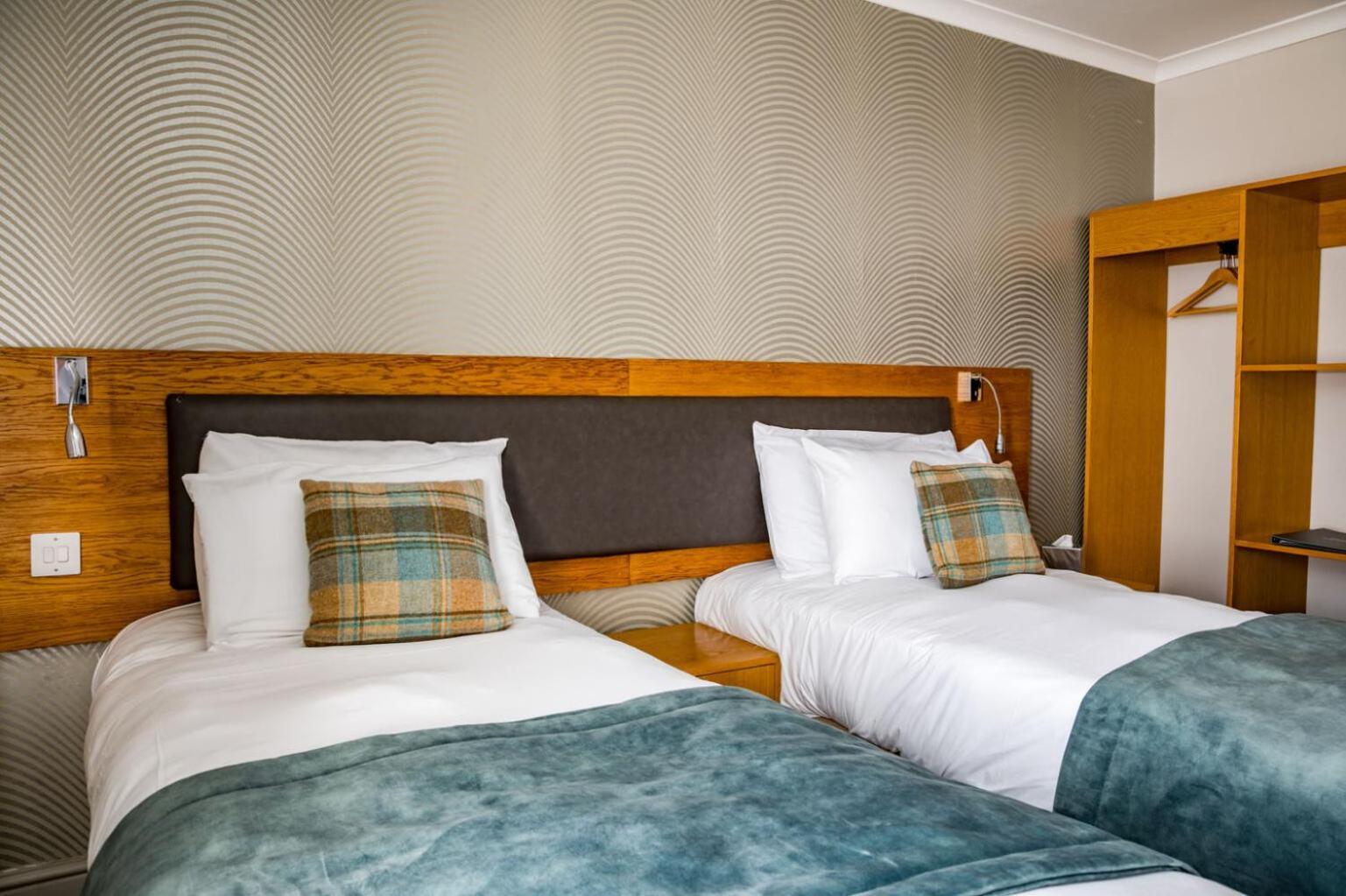 The Goddard Arms Hotel Swindon Buitenkant foto