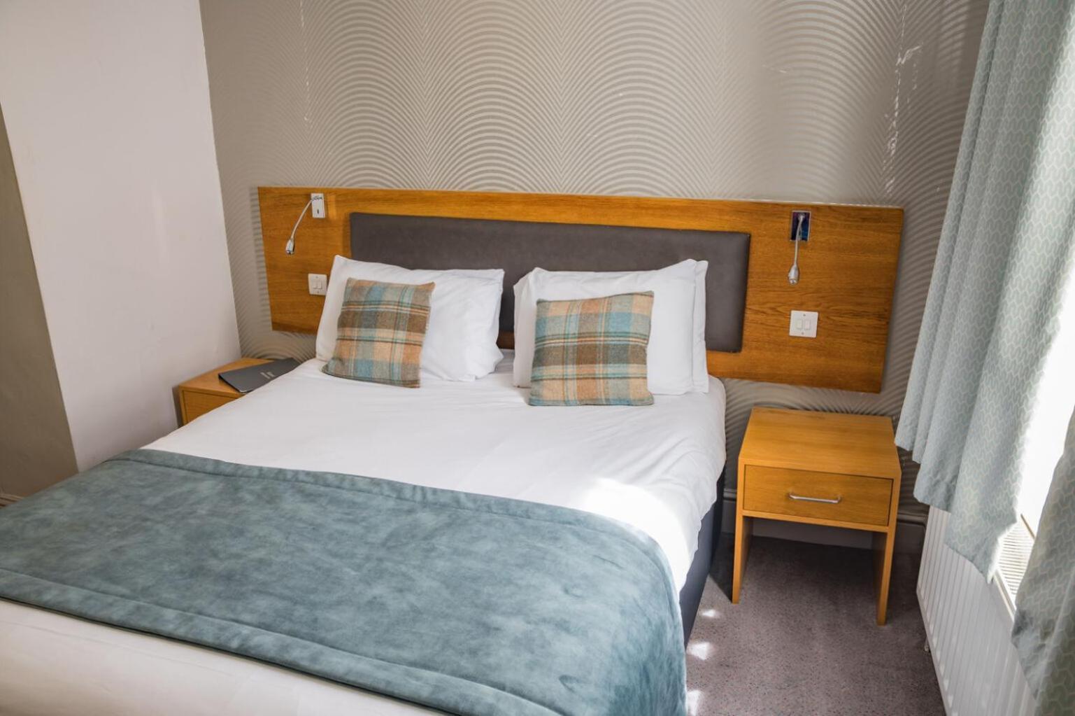 The Goddard Arms Hotel Swindon Buitenkant foto