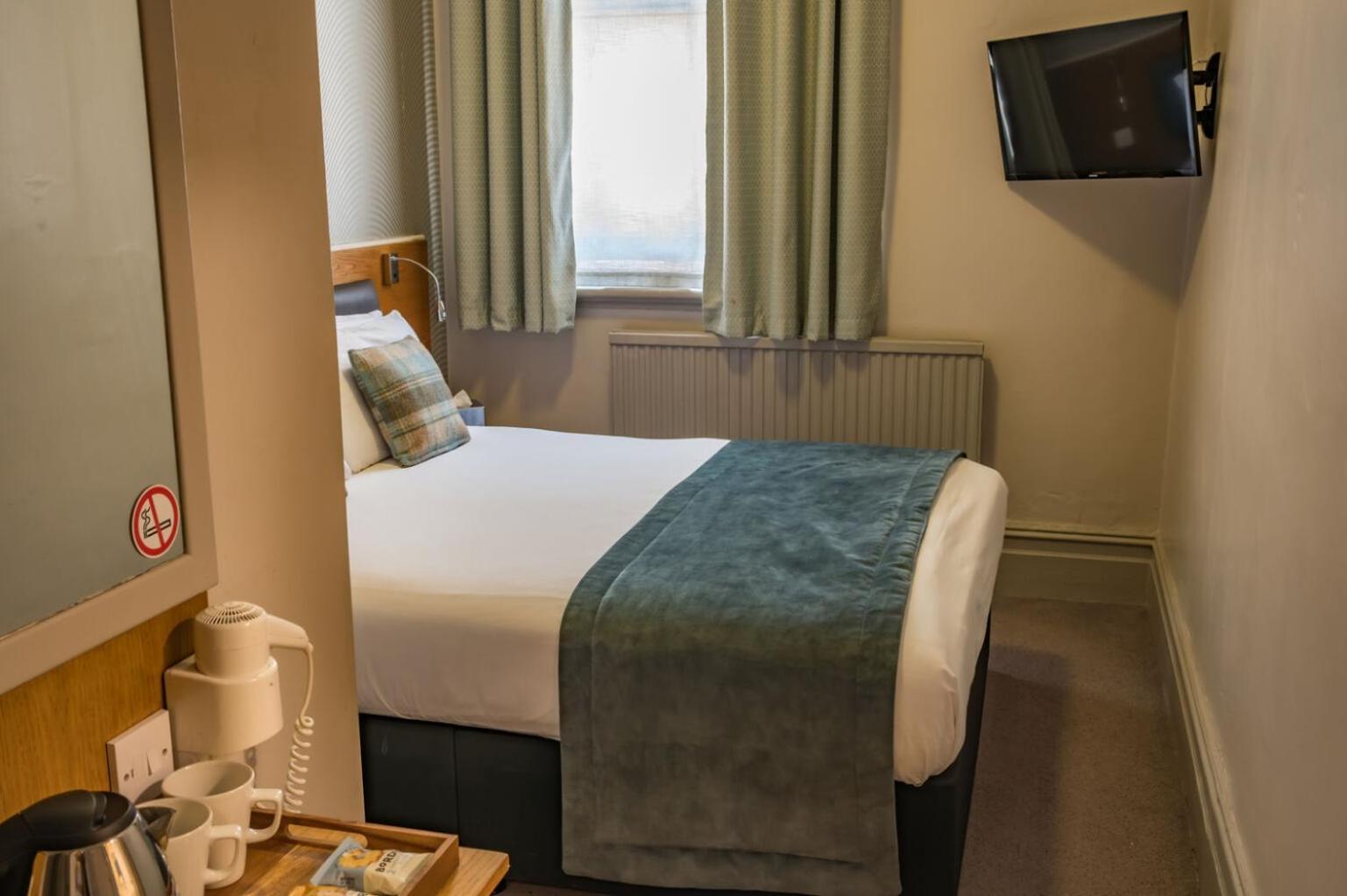 The Goddard Arms Hotel Swindon Buitenkant foto