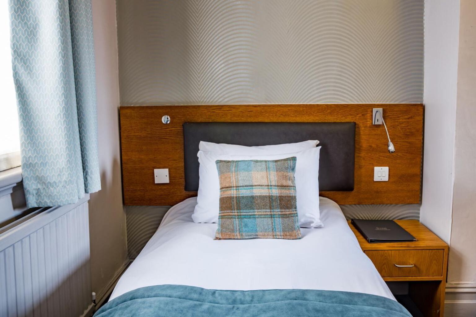 The Goddard Arms Hotel Swindon Buitenkant foto