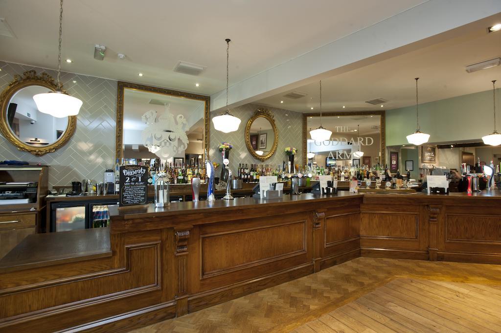The Goddard Arms Hotel Swindon Buitenkant foto