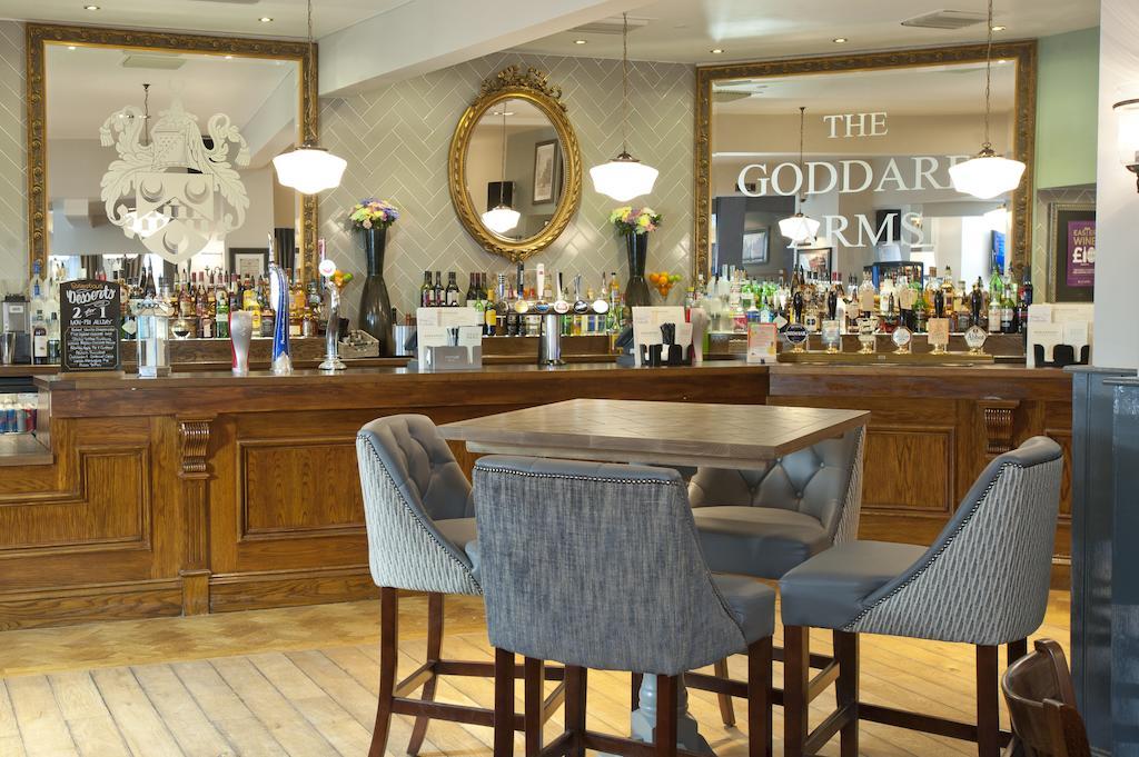 The Goddard Arms Hotel Swindon Buitenkant foto
