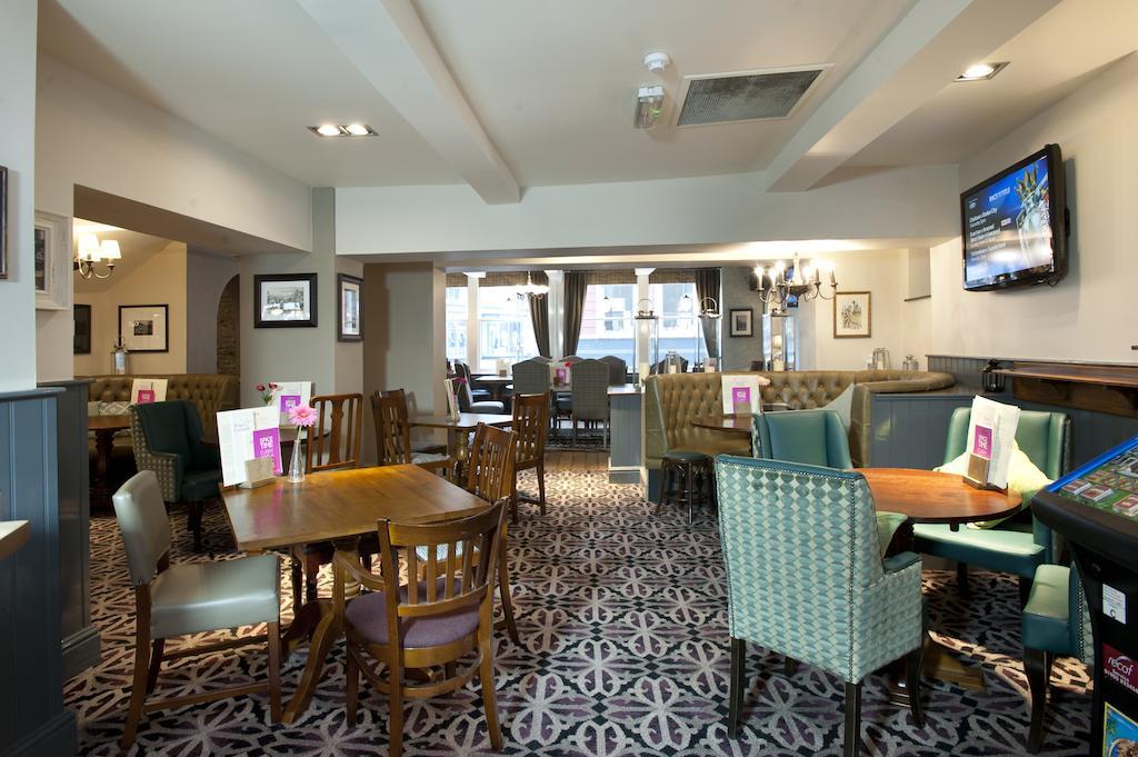 The Goddard Arms Hotel Swindon Buitenkant foto
