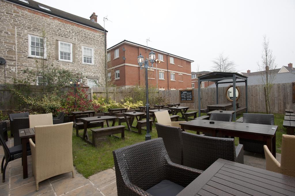 The Goddard Arms Hotel Swindon Buitenkant foto