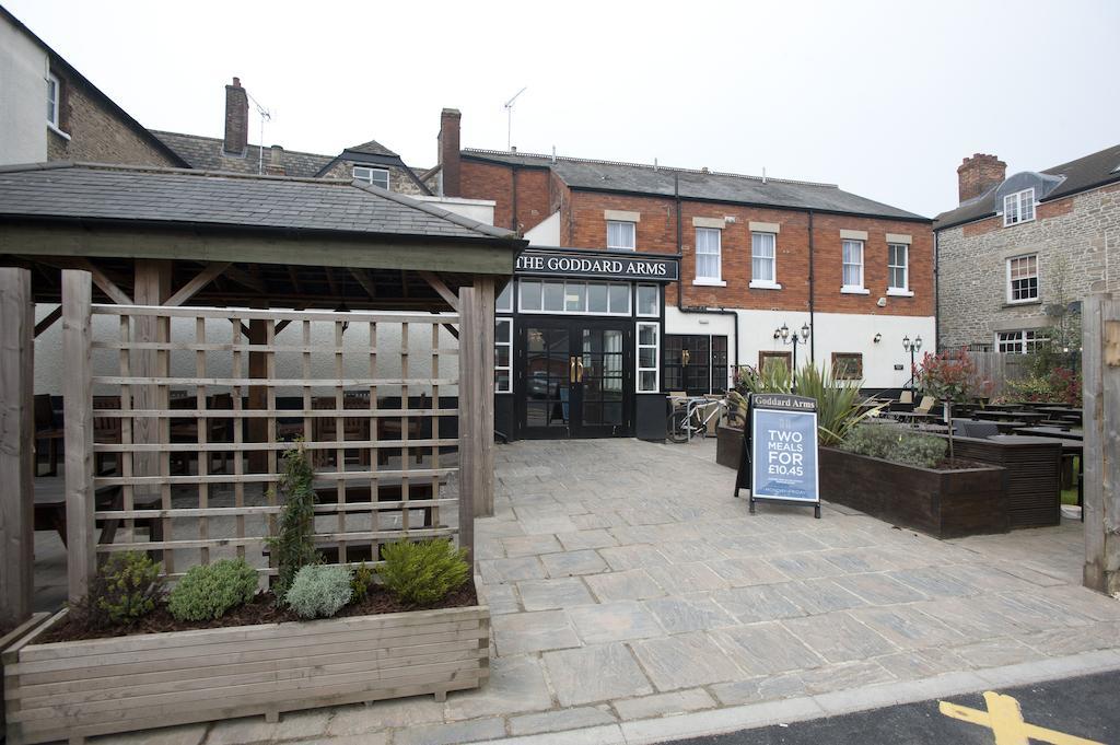The Goddard Arms Hotel Swindon Buitenkant foto