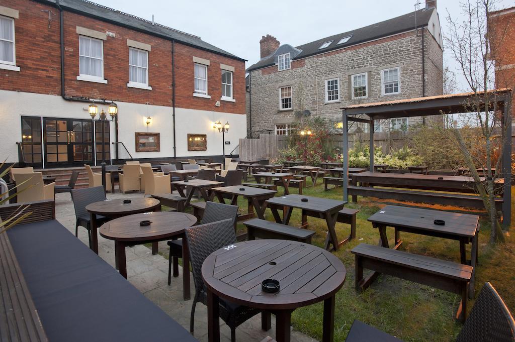 The Goddard Arms Hotel Swindon Buitenkant foto