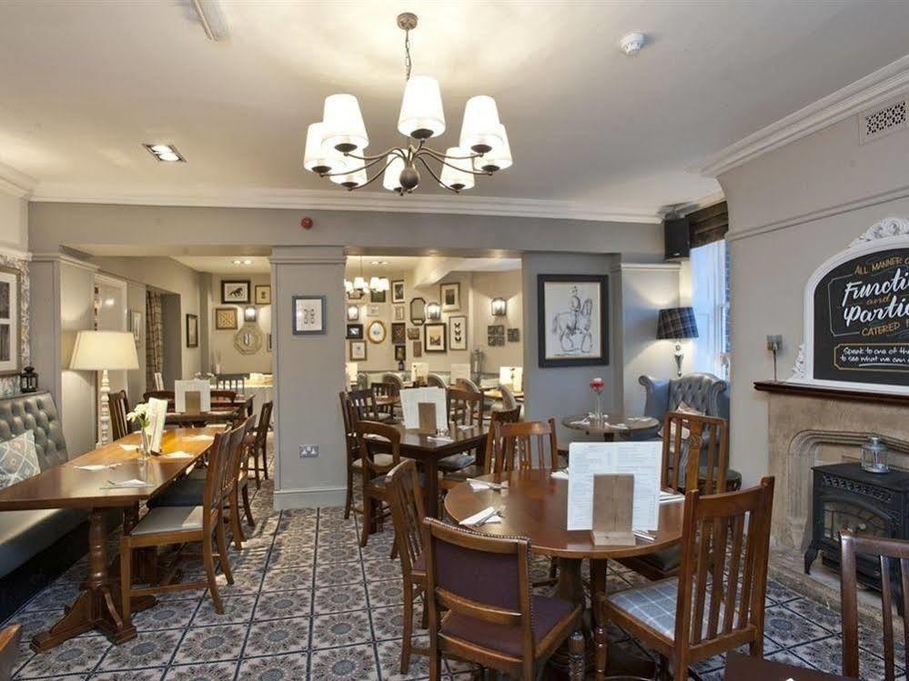 The Goddard Arms Hotel Swindon Buitenkant foto