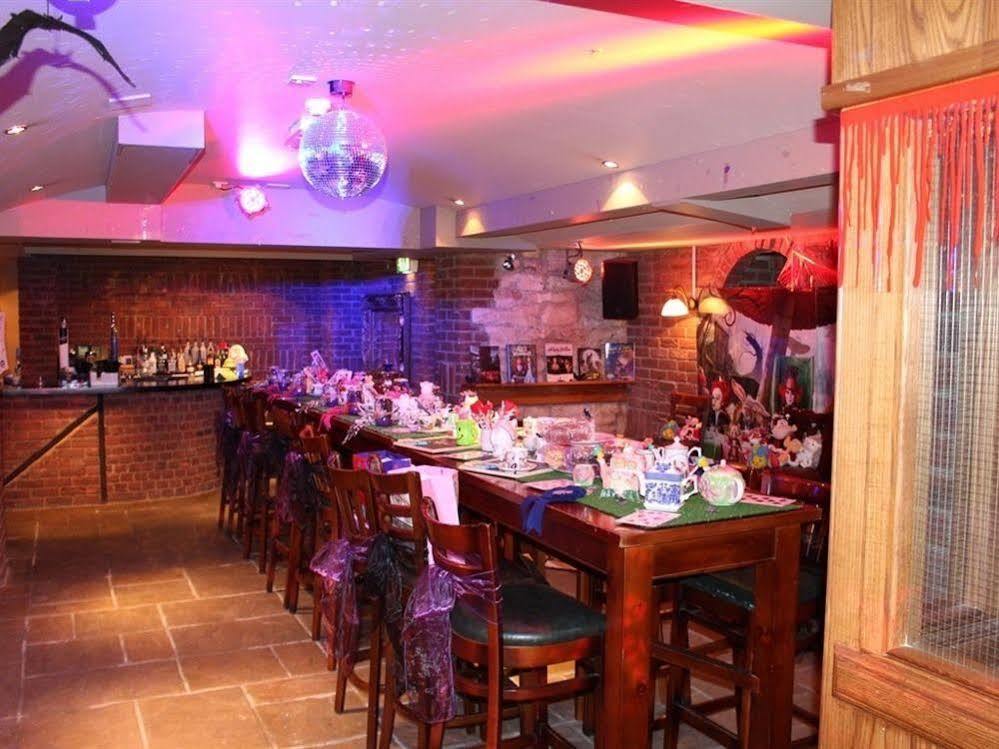 The Goddard Arms Hotel Swindon Buitenkant foto