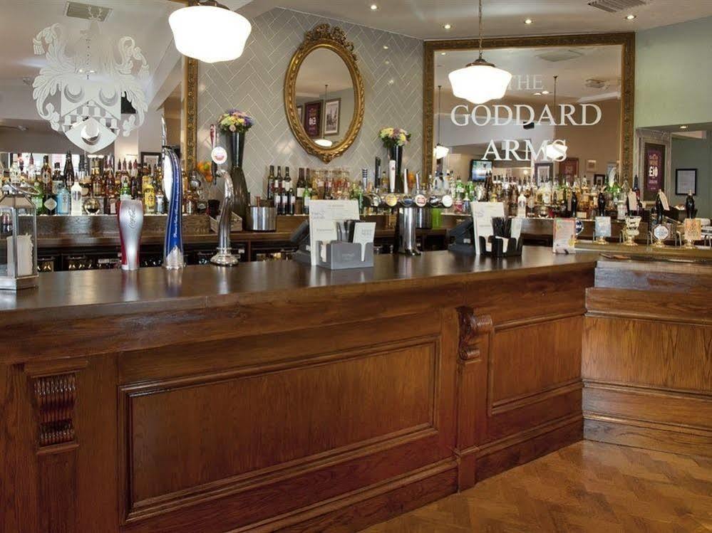 The Goddard Arms Hotel Swindon Buitenkant foto