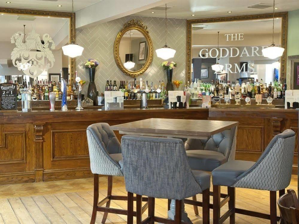 The Goddard Arms Hotel Swindon Buitenkant foto