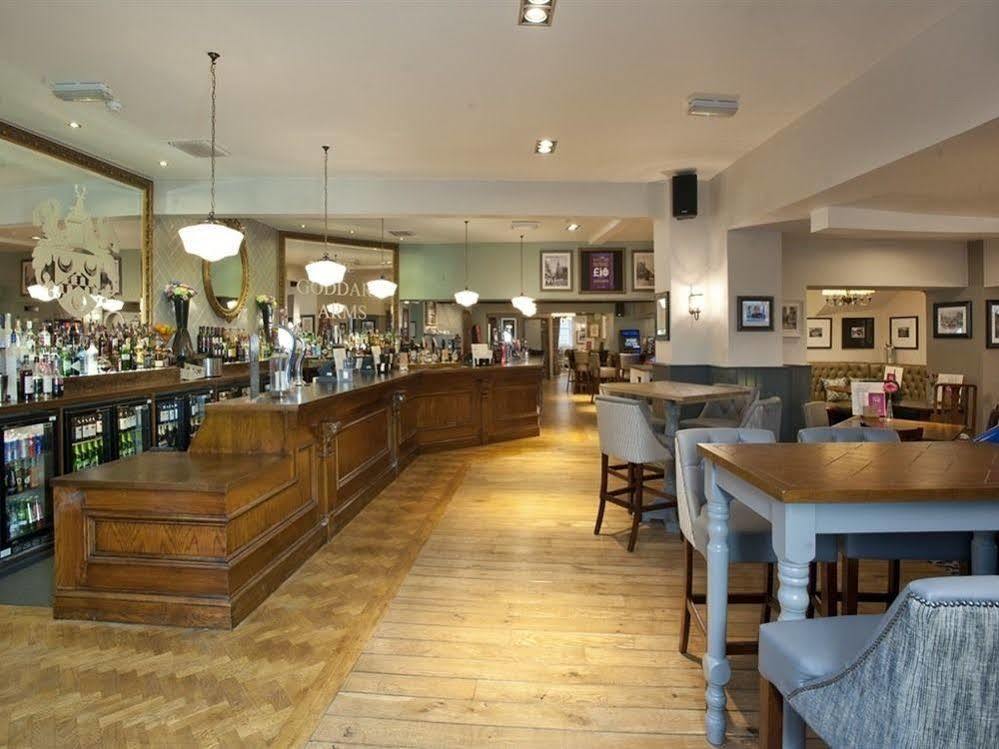 The Goddard Arms Hotel Swindon Buitenkant foto