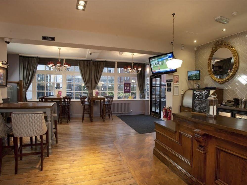 The Goddard Arms Hotel Swindon Buitenkant foto