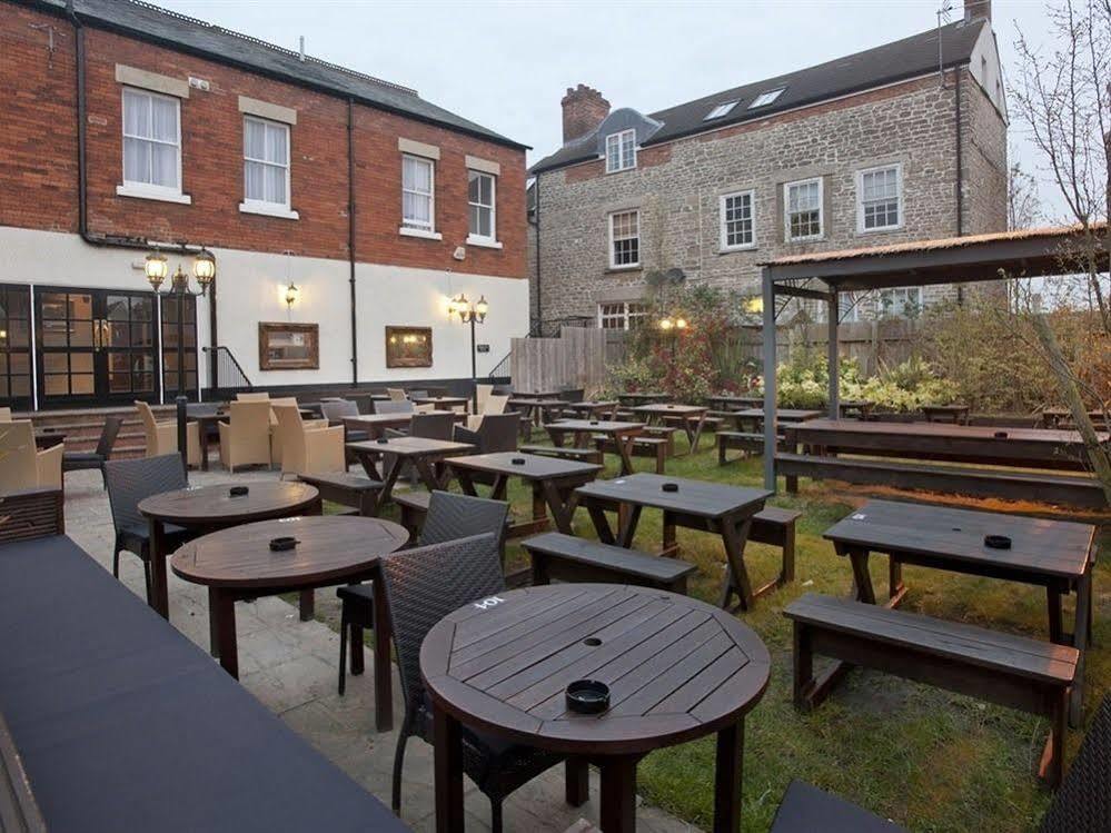 The Goddard Arms Hotel Swindon Buitenkant foto